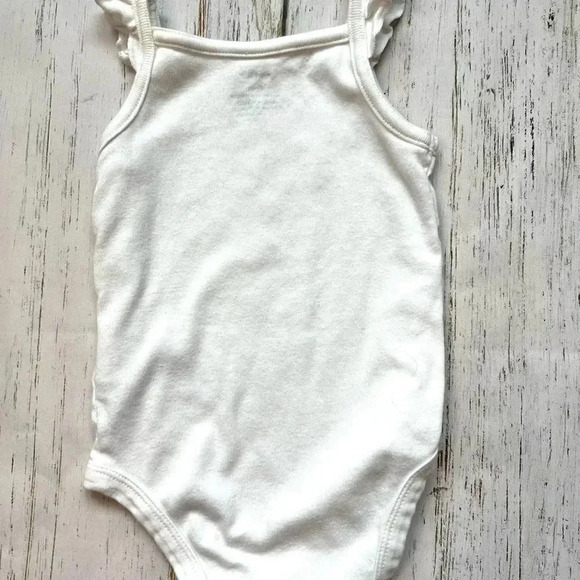 Carter’s bundle of baby girls’ 2 bodysuits & 1 sunsuit Size 6 months - Picture 9 of 12